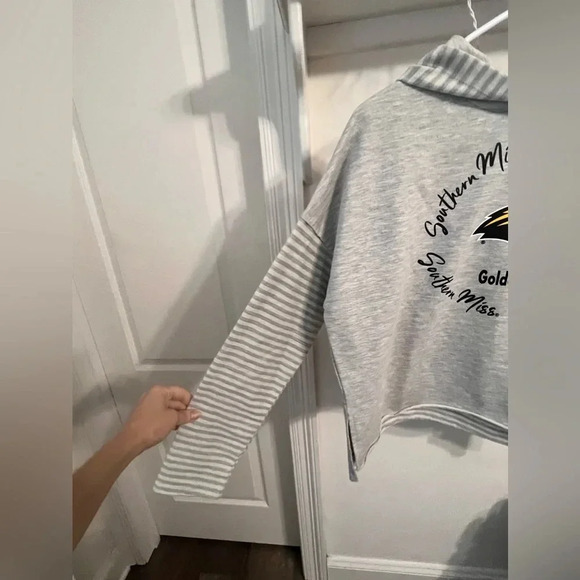 Sideline Apparel Womens Southern Miss Gray Striped Pullover Hoodie - Picture 3 of 6